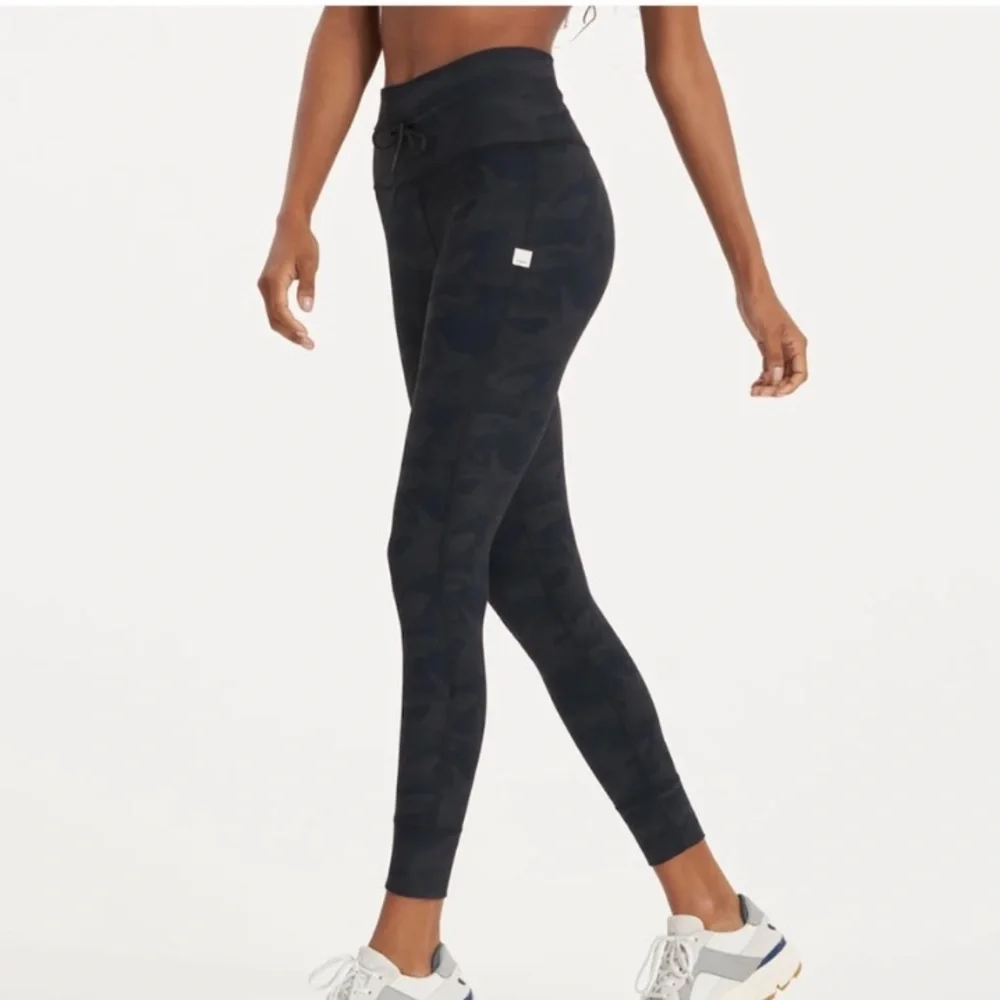 Vuori Women's Size Medium Daily Leggings Camo